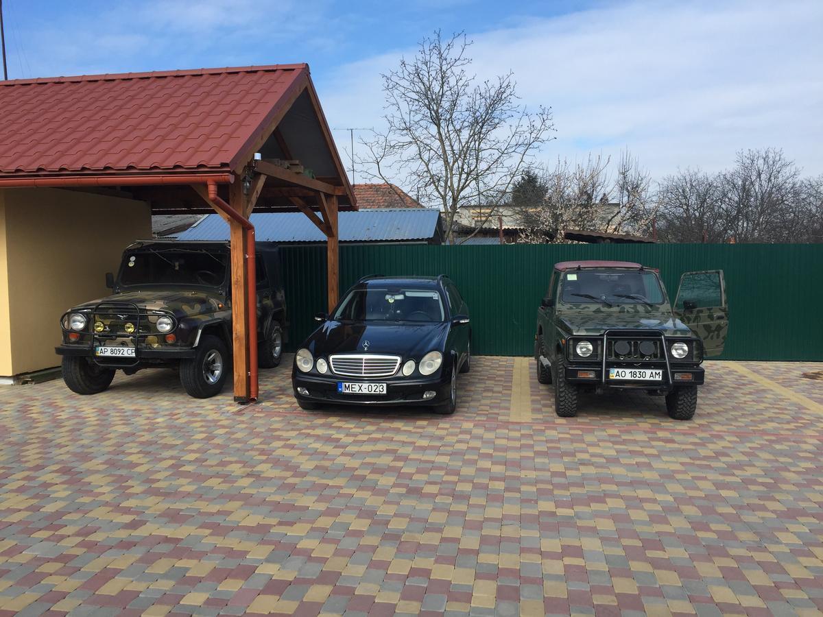 Міні Готель Вілла Вікторія Berehove  Esterno foto