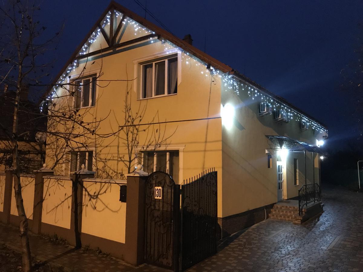 Міні Готель Вілла Вікторія Berehove  Esterno foto