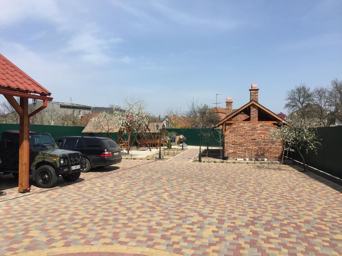 Міні Готель Вілла Вікторія Berehove  Esterno foto