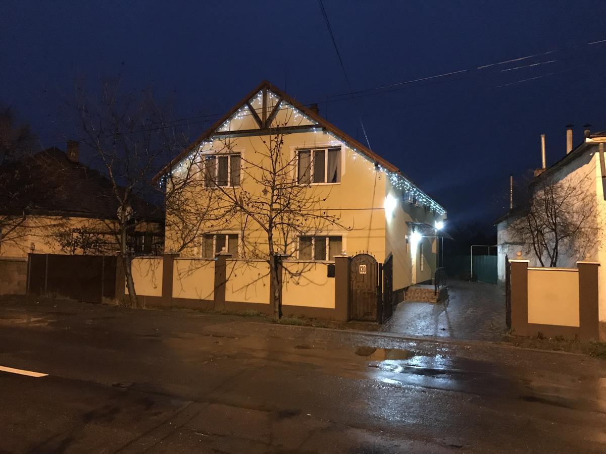 Міні Готель Вілла Вікторія Berehove  Esterno foto